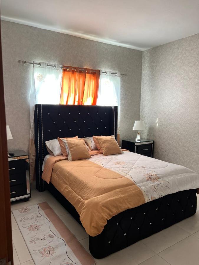 Villa Con Piscina Y Jacuzzi En *